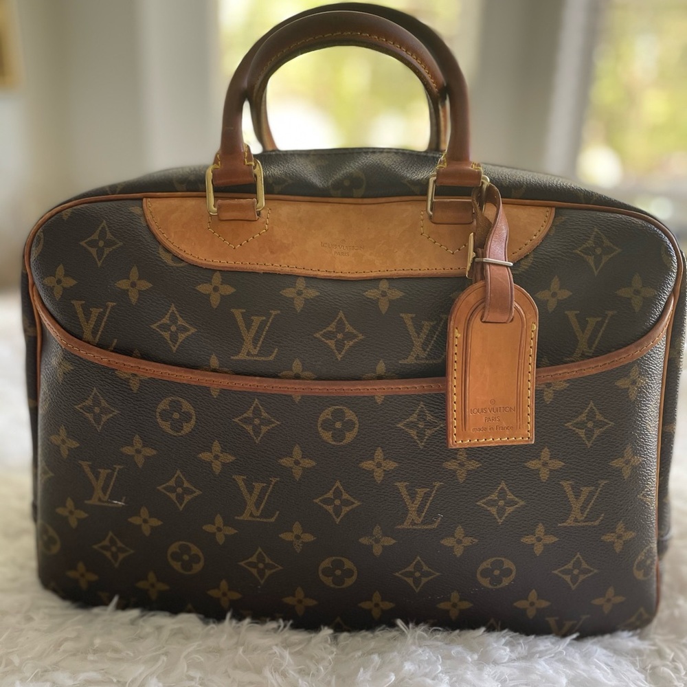 Gorgeous Louis Vuitton Deauville Bag - Picture 4 of 16